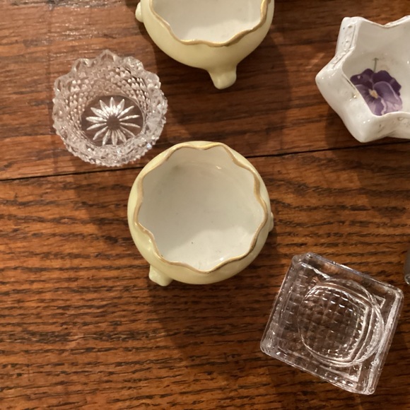 12 assorted vintage salt cellars, glass and porcelain - Picture 5 of 7